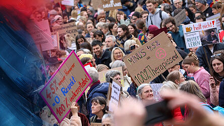In einigen St&auml;dten gab es zuletzt Demonstrationen gegen die K&uuml;rzungen, hier in N&uuml;rnberg.&nbsp;