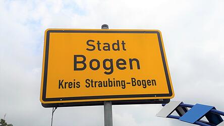 Eklat im Bogener Stadtrat: Zwei Mitglieder der FDP/FWG-Fraktion verweigerten ihre Zustimmung zur Entlastung der Jahresrechnung 2020.