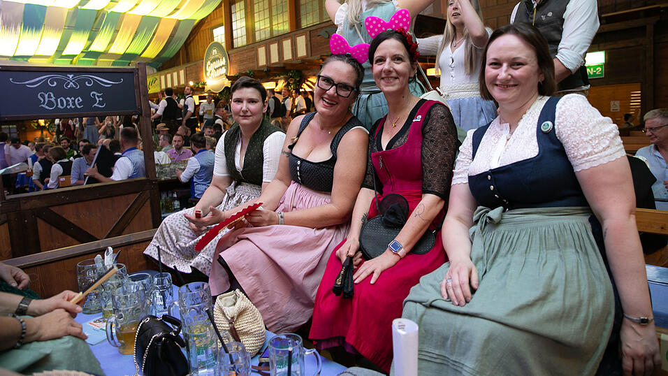 Die Partybilder vom Freitag, 8. August, aus dem Festzelt Wenisch. Die Partybilder vom Freitag, 8. August, aus dem Festzelt Wenisch.