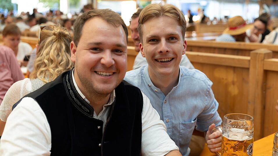 Die Partybilder vom Sonntag, 9. August, aus dem Festzelt Weckmann. Die Partybilder vom Sonntag, 9. August, aus dem Festzelt Weckmann.