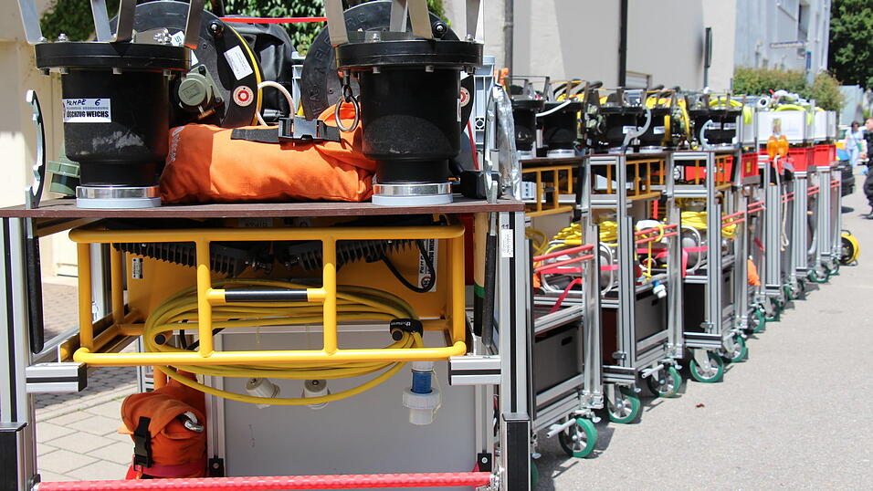 Pumpen und Stromkabel wurden abgebaut und sorgfältig verstaut. Sie werden hier nicht mehr gebraucht. Pumpen und Stromkabel wurden abgebaut und sorgfältig verstaut. Sie werden hier nicht mehr gebraucht.