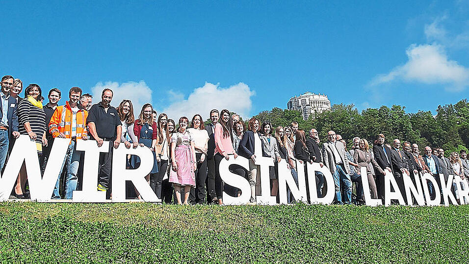 'Wir sind Landkreis Kelheim!' Das können aktuell etwa 123 000 Zeitgenossen von sich behaupten. 'Wir sind Landkreis Kelheim!' Das können aktuell etwa 123 000 Zeitgenossen von sich behaupten.