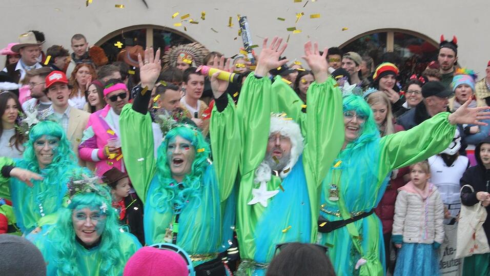 Beste Stimmung herrschte beim Rosenmontagszug in Geisenhausen.