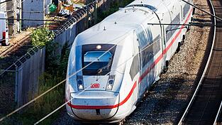 Der ICE hielt nicht in Fulda, obwohl er das laut Fahrplan hätte tun müssen. (Symbolbild) Der ICE hielt nicht in Fulda, obwohl er das laut Fahrplan hätte tun müssen. (Symbolbild)