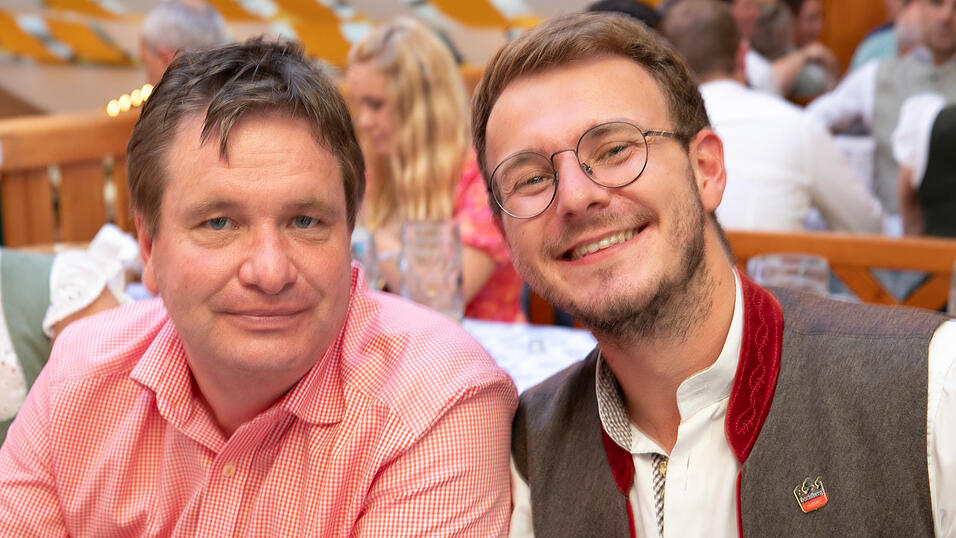 Das sind die Partybilder vom Dienstag, 12. August, aus dem Festzelt Nothaft. Das sind die Partybilder vom Dienstag, 12. August, aus dem Festzelt Nothaft.