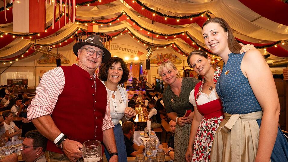 Die Partybilder vom Donnerstag, 13. August, aus dem Festzelt Greindl. Die Partybilder vom Donnerstag, 13. August, aus dem Festzelt Greindl.