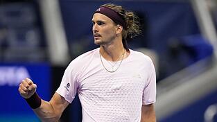 Alexander Zverev bejubelt das Weiterkommen. Alexander Zverev bejubelt das Weiterkommen.