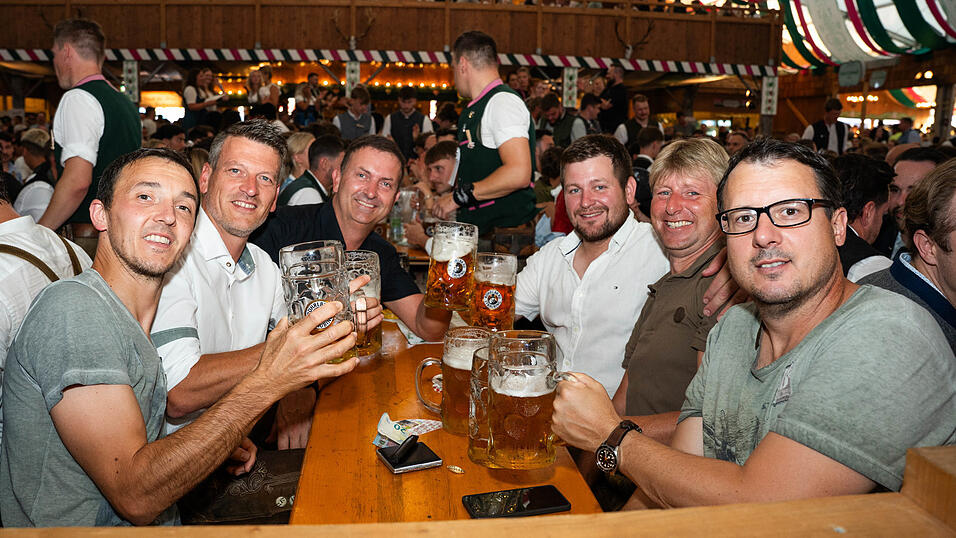 Die Partybilder vom Samstag, 15. August, aus dem Festzelt Weckmann. Die Partybilder vom Samstag, 15. August, aus dem Festzelt Weckmann.