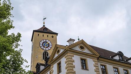 Die Uhr tickt. Am 8. M&auml;rz wird ein neuer Oberb&uuml;rgermeister gew&auml;hlt, der ins Amtszimmer im Alten Rathaus ziehen wird. Als Termin f&uuml;r eine m&ouml;gliche Stichwahl ist der 22. M&auml;rz festgelegt.
