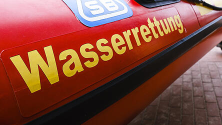 Die betrunkenen jungen M&auml;nner konnten aus dem Wasser gerettet werden. (Symbolbild)