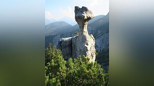 Der rund zehn Meter hohe Dolomit-Felsturm der Steinernen Agnes z&auml;hlt zu Bayerns sch&ouml;nsten Geotopen und ist zugleich ein Nationales Geotop.