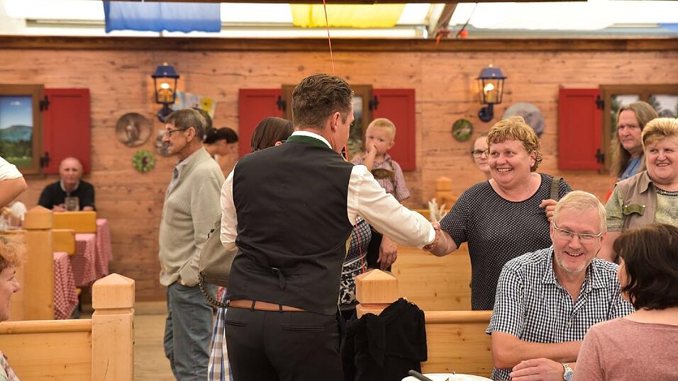 Wenn Stefan Mross singt, spielt das Publikum verr&uuml;ckt.