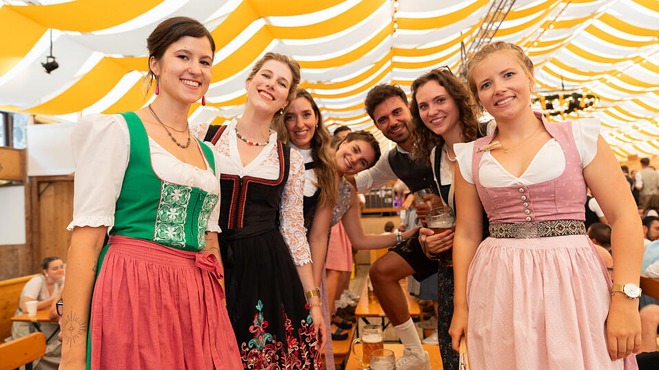 Die Partybilder vom Montag, 12. August 2024, aus dem Festzelt Nothaft. Die Partybilder vom Montag, 12. August 2024, aus dem Festzelt Nothaft.