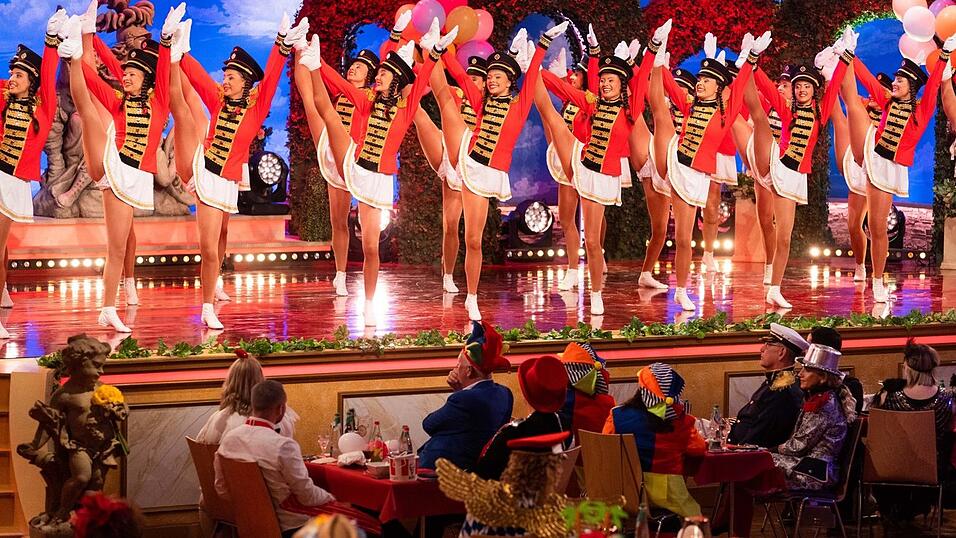 Die Besenbinder Tanzsportgarde Röttenbach tritt bei der Aufzeichnung der Sendung 'Fastnacht in Franken 2022' auf. Die Besenbinder Tanzsportgarde Röttenbach tritt bei der Aufzeichnung der Sendung 'Fastnacht in Franken 2022' auf.