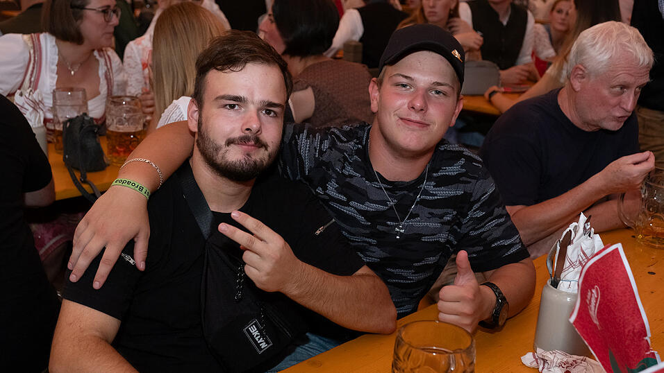 Die Partybilder vom Montag, 14. August 2023, aus dem Festzelt Krönner. Die Partybilder vom Montag, 14. August 2023, aus dem Festzelt Krönner.