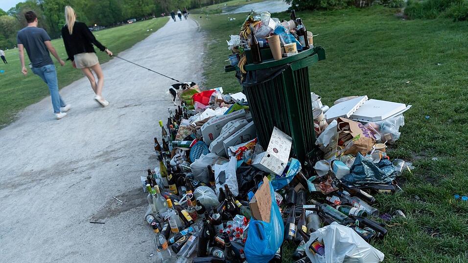 Bayerns Gro&szlig;st&auml;dte haben es mit immer mehr M&uuml;ll zu tun - besonders in &ouml;ffentlichen Parks. (Archivbild)