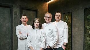 Sternekoch und K&uuml;chenchef Stephan Brandl mit Junior Sous Chef Anastasia Schreindorfer und den Sous Chefs Sascha Ehrhardt (r.) und Ondrej Braun.