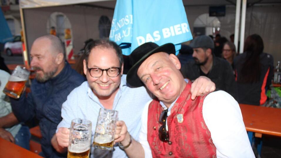 Viele Landshuter genossen ihren Freitagabend auf dem Bismarckplatzfest.