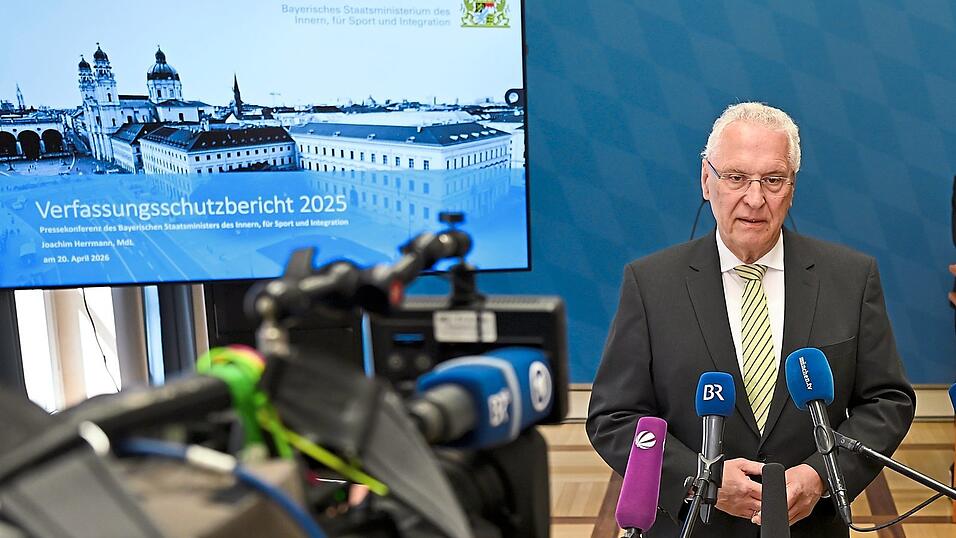 Der Verfassungsschutzbericht von Bayerns Innenminister Joachim Herrmann zeigt steigende Bedrohungen. Seinen Angaben zufolge hat der Freistaat ein massiv gestiegenes Problem mit Linksextremismus.