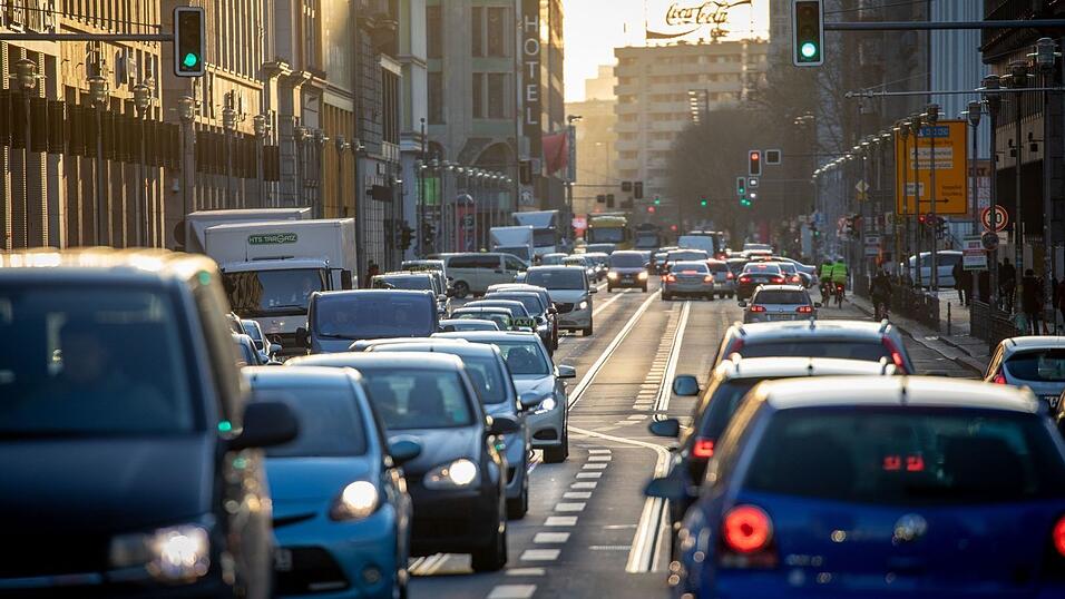 Dr&auml;ngler und eine aggressive Fahrweise st&ouml;ren am meisten. (Symbolbild)