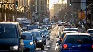 Dr&auml;ngler und eine aggressive Fahrweise st&ouml;ren am meisten. (Symbolbild)