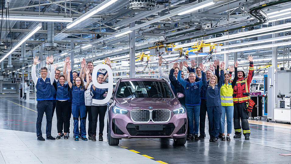 Mitte September 2026 lief im BMW-Werk Regensburg das neunmillionste Auto vom Band. Mitte September 2026 lief im BMW-Werk Regensburg das neunmillionste Auto vom Band.