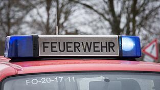 Bei einem Feuer in der Rettungswache im Kreis Regensburg wird von Brandstiftung ausgegangen. (Symbolbild)