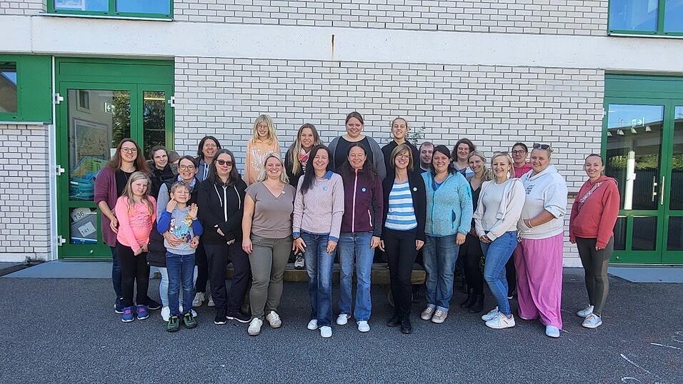 Stemmt die Arbeit im Hintergrund mit viel Lachen: das Rudelzhausner Basarteam.