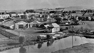 Ein Unwetter suchte am 15. August 1928 das Plattlinger Volksfest heim und verursachte erhebliche Schäden. Ein Unwetter suchte am 15. August 1928 das Plattlinger Volksfest heim und verursachte erhebliche Schäden.