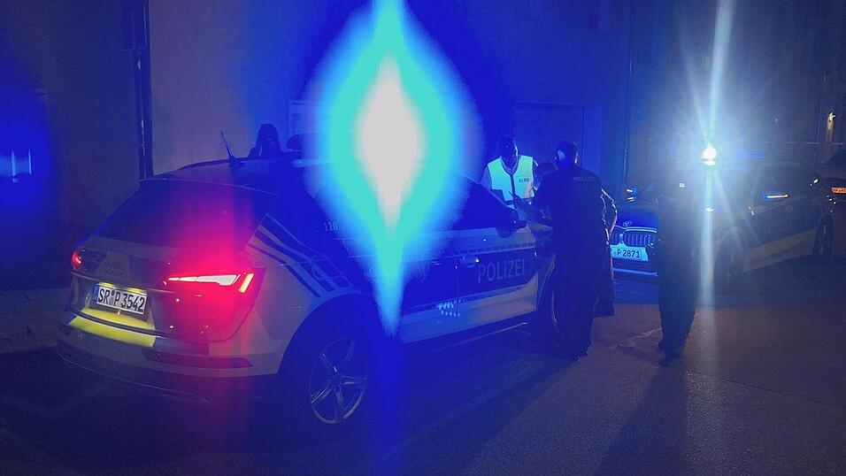 In Deggendorf war am Montagabend ein Gro&szlig;aufgebot an Einsatzkr&auml;ften vor Ort.