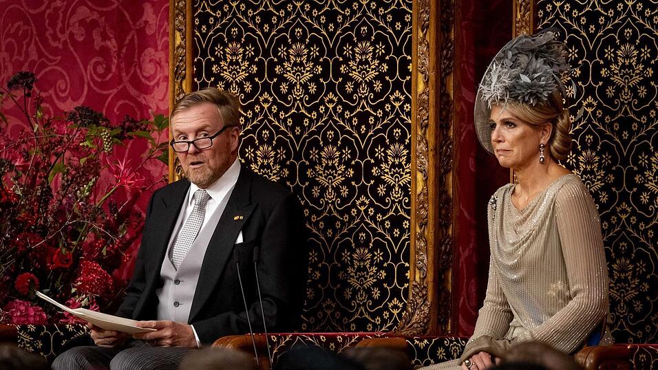 König Willem-Alexander verliest mit Königin Maxima an seiner Seite die Thronrede.