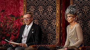 König Willem-Alexander verliest mit Königin Maxima an seiner Seite die Thronrede.