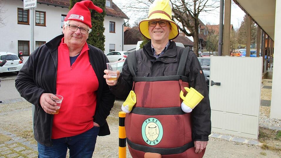 Viele Faschings-Fans haben sich am Samstag den Umzug in Langenbach angesehen. Viele Faschings-Fans haben sich am Samstag den Umzug in Langenbach angesehen.