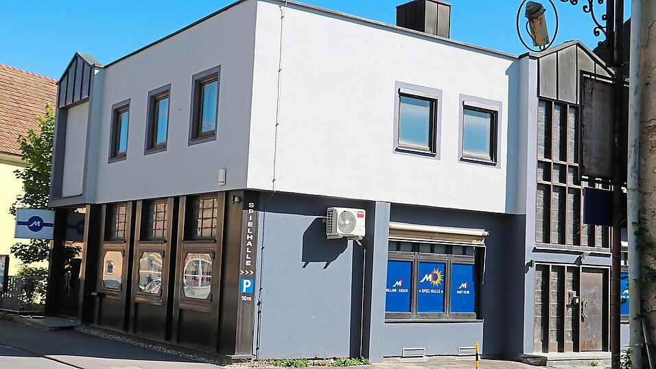Die Spielothek an der Bräuhausstraße ist frisch getüncht worden, worüber sich Günter Stelzer in Socialmedia freut. Neu ist sie nicht, lediglich umgezogen, informiert die Stadt.
