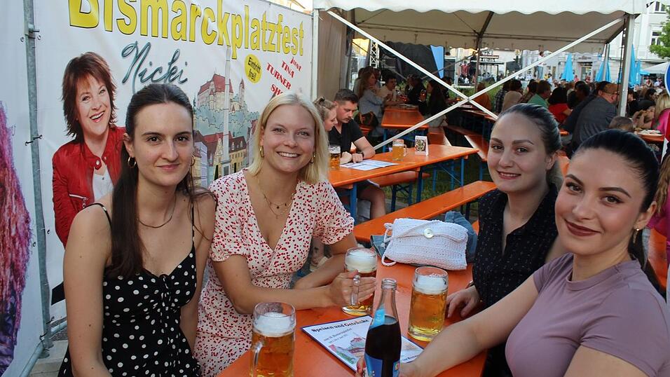 Viele Landshuter genossen ihren Freitagabend auf dem Bismarckplatzfest.