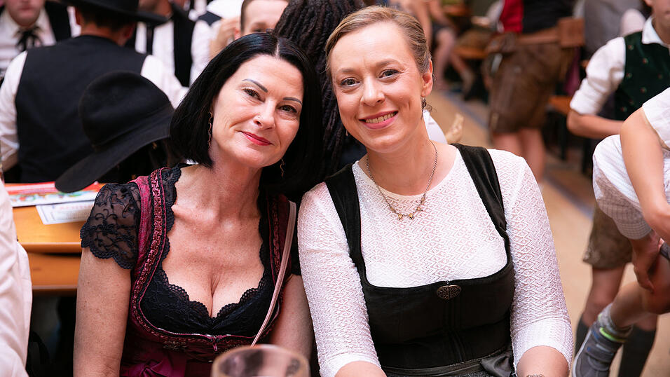 Die Partybilder vom Freitag, 8. August, aus dem Festzelt Greindl. Die Partybilder vom Freitag, 8. August, aus dem Festzelt Greindl.