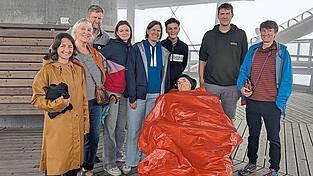 Die Aufnahme zeigt Anton Spandl senior mit seiner Frau Resi (Zweite von links), seinen Töchtern Johanna Spandl (rechts) und Julia Salzberger (Fünfte von links) sowie seinen Söhnen Peter Spandl (Zweiter von rechts) und Anton Spandl junior (Dritter von links). Mit auf dem Bild seine Enkel Korbinian Salzberger (Vierter von rechts) und Elisabeth Salzberger (Vierte von links) sowie Steffi Leihkamm (links), die Freundin von Peter Spandl. Nicht auf dem Foto: Enkel Emil Spandl.