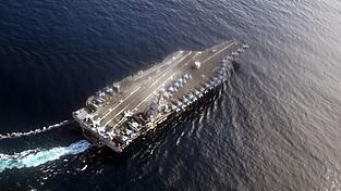 Eine Einsatzgruppe rund um den Flugzeugträger «USS Gerald R. Ford» soll nach Lateinamerika. (Archivbild)