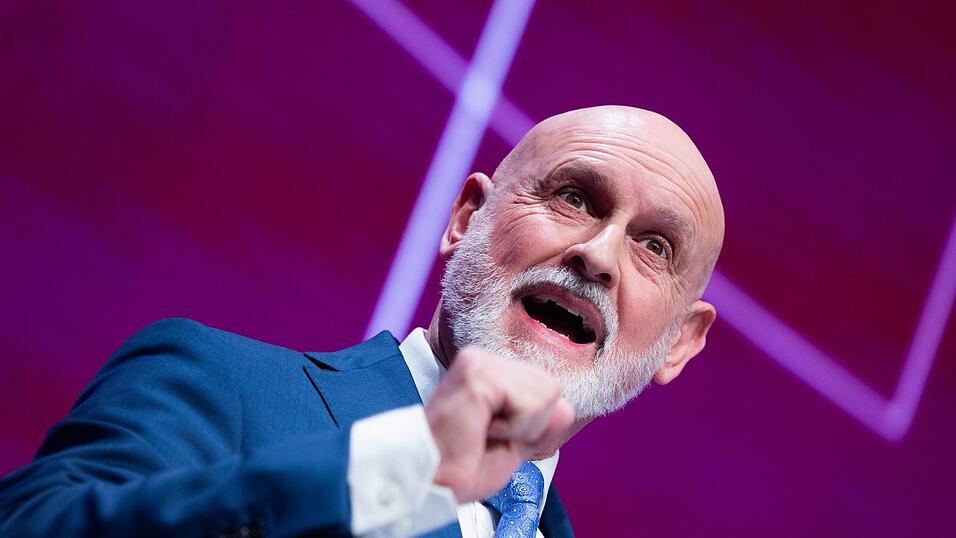 dbb-Chef Volker Geyer warnt vor grassierendem Personalmangel beim Staat.