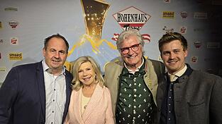 Bei der Verleihung der Smago-Awards: Stefan Dietl mit Sohn Julian und Marianne und Michael