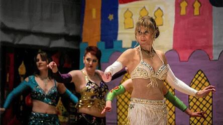 Ein viertel Jahrhundert lang lebte Heidi Koschollek (r.) für den orientalischen Tanz.