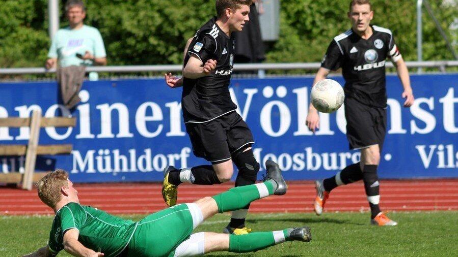 Die SpVgg Landshut schenkte gegen Rosenheim eine 2:0 Führung wieder her (Foto: Herrmann). Die SpVgg Landshut schenkte gegen Rosenheim eine 2:0 Führung wieder her (Foto: Herrmann).