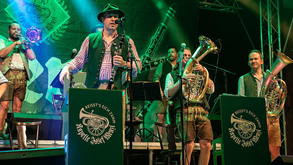 Echte Blasmusikfans lie&szlig;en sich auch den zweiten Auftritt in Folge am Dienstagabend nicht entgehen.