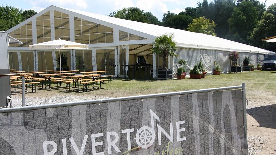 Am Mittwoch wird noch am Festival-Gelände gebaut. Am Donnerstagabend geht`s los. Am Mittwoch wird noch am Festival-Gelände gebaut. Am Donnerstagabend geht`s los.