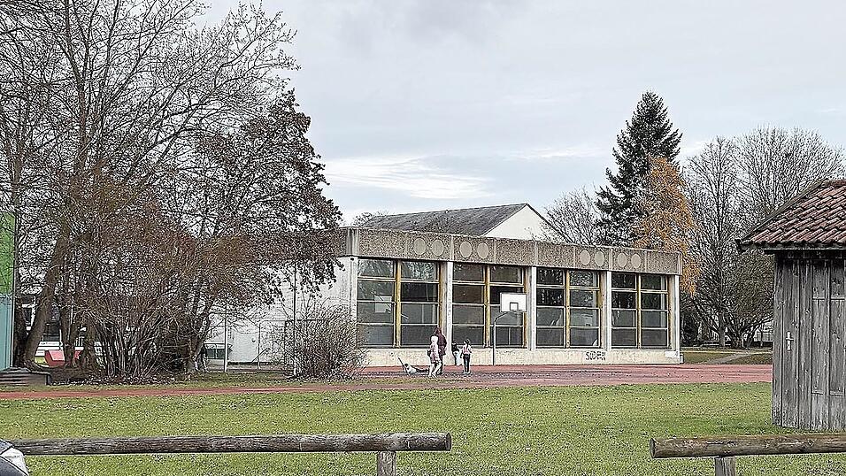 Die Turnhalle Alburg steht als sanierungsbed&uuml;rftig seit Jahren auf der Investitions-Warteliste.