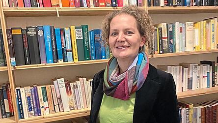 In einem knappen Rennen mit dem dritten Bewerber sicherte sich Dr. Claudia Karl von der Frauenliste den Einzug in die Stichwahl ums B&uuml;rgermeisteramt am 22. M&auml;rz.