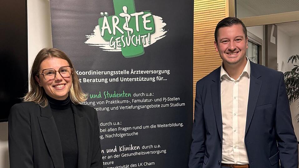 Werben um medizinischen Zuwachs für den Landkreis Cham: Eva Liedtke, Geschäftsstellenleiterin der Gesundheitsregion plus, und Landrat Christian Schindler. Werben um medizinischen Zuwachs für den Landkreis Cham: Eva Liedtke, Geschäftsstellenleiterin der Gesundheitsregion plus, und Landrat Christian Schindler.