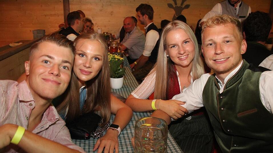 Viele Landshuter feierten am Freitagabend auf der Bartlmädult. Viele Landshuter feierten am Freitagabend auf der Bartlmädult.