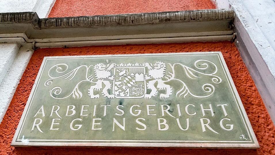 Die Arbeitsbelastung an Bayerns Arbeitsgerichten hat in den vergangenen Jahren stark zugenommen. (Illustration) Die Arbeitsbelastung an Bayerns Arbeitsgerichten hat in den vergangenen Jahren stark zugenommen. (Illustration)