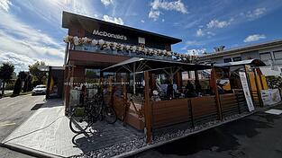 So sieht die Filiale von außen aus. So sieht die Filiale von außen aus.